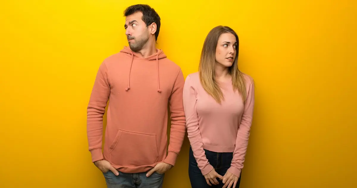 Themen wie Sexualität, Intimität und Me-Time sind manchmal von beiden Partner:innen schwer anzusprechen. Vor dem inneren Auge blickt manch Mann oder Frau verschämt in eine andere Richtung, unschlüssig, ob und wie das Thema angesprochen werden soll - Reflexion im Beziehungsworkshop bei Psychotherapiewissenschafterin MMag.a Louisa Abramov in 1030 Wien.