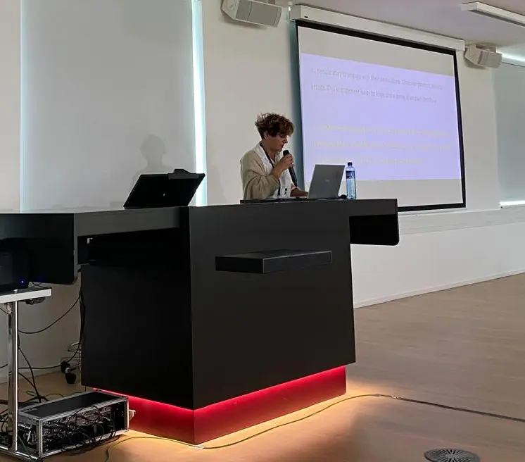 Die universitäre Lehre und wissenschaftliche Vortragstätigkeit sichern den kontinuierlichen Wissenstransfer und die fundierte Ausbildung in der Psychotherapie. Ein Einblick in die akademische Arbeit veranschaulicht die theoretische Verankerung der klinischen Praxis. In der Praxis Löwengasse in 1030 Wien bietet Psychotherapeutin MMag.a Louisa Abramov psychoanalytisch-psychodynamische Psychotherapie an, basierend auf ihrer akademischen Erfahrung.